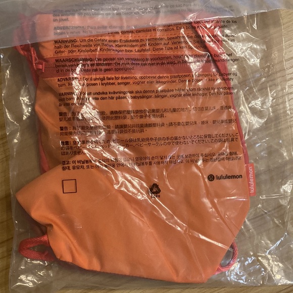 Lululemon Waterbottle Crossbody bag 2.5L Red/Orange - Picture 8 of 9